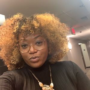 Meet your Posher, Alexia